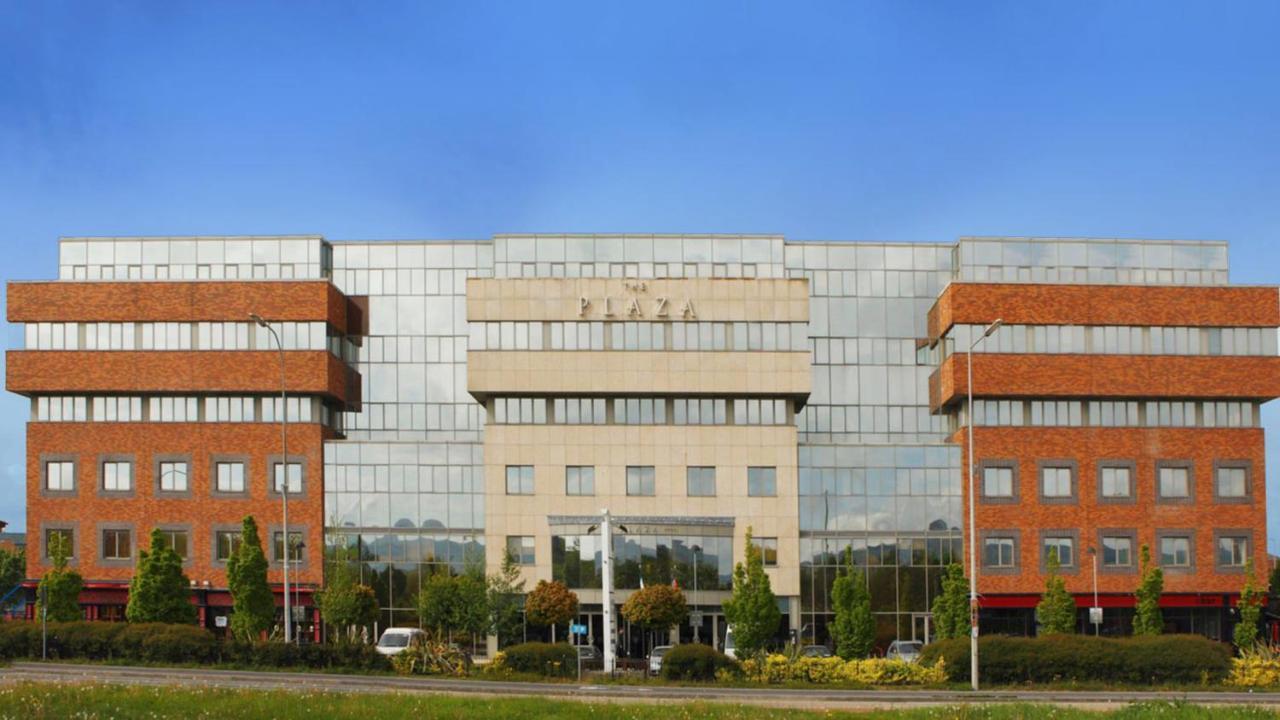 Plaza Hotel Талат Екстериор снимка